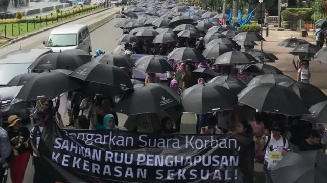 Aksi demonstrasi mendesak DPR segera mengesahkan RUU Penghapusan Kekerasan Seksual.
