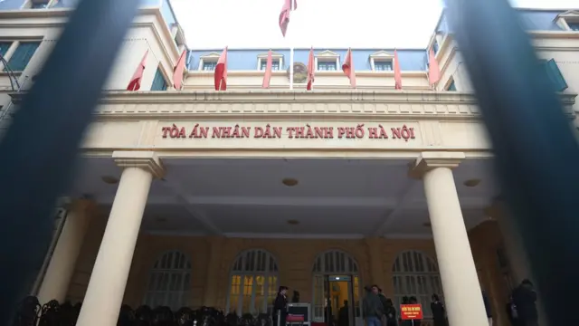 Cảnh bên ngoài Tòa án Nhân dân Thành phố Hà Nội