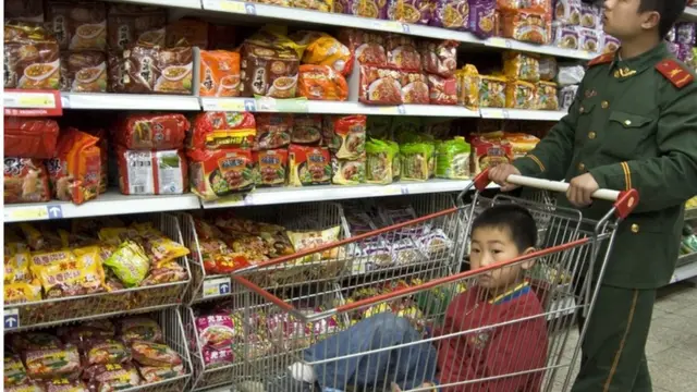 در ماه فوریه میزان فروش کالاها و خدمات در مقایسه با مدت مشابه سال قبل نزدیک به یازده درصد افزایش داشت