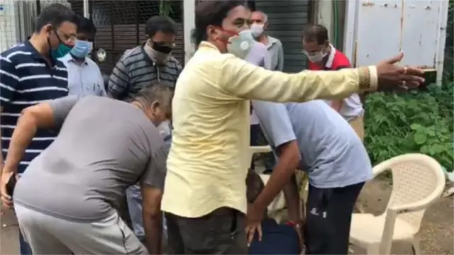 દર્દીનાં સગાંએ હૉસ્પિટલ પહોંચીને રોષ ઠાલવ્યો હતો