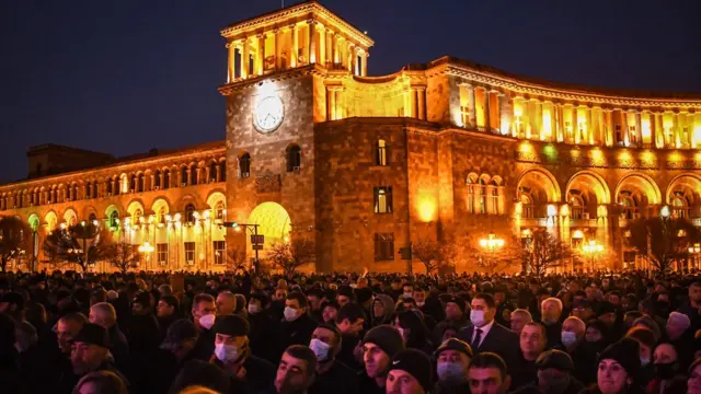 Митинг сторонников Пашиняна в Ереване 1 марта