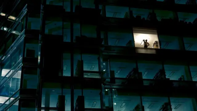 الإفراط في العمل