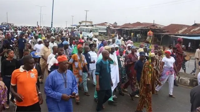 Awọn eeyan to n rin yika oju popo fun eto iwọ popo