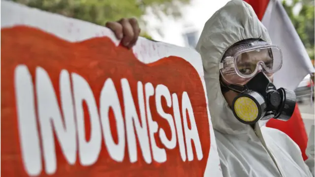 ইন্দোনেশিয়া সহ অনেক দেশ পশ্চিমা বর্জ্য ফেরত পাঠাচ্ছে।