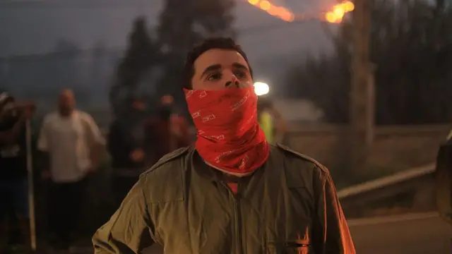 Voluntários na Galícia ajudam na luta contra o fogo.