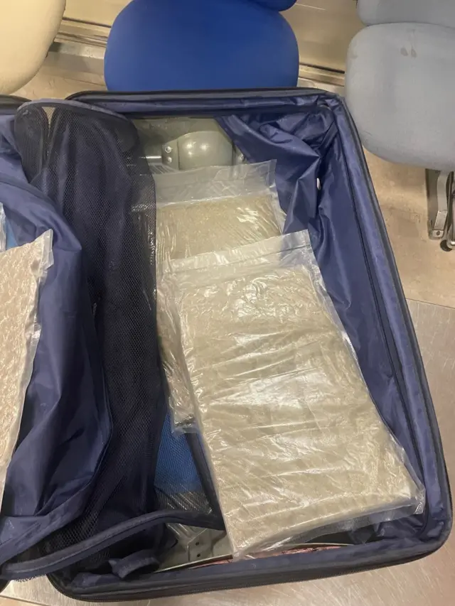 භික්ෂූන් වහන්සේලාගේ ගමන් මල්ලක මත්ද්‍රව්‍ය සඟවා තිබූ අයුරු