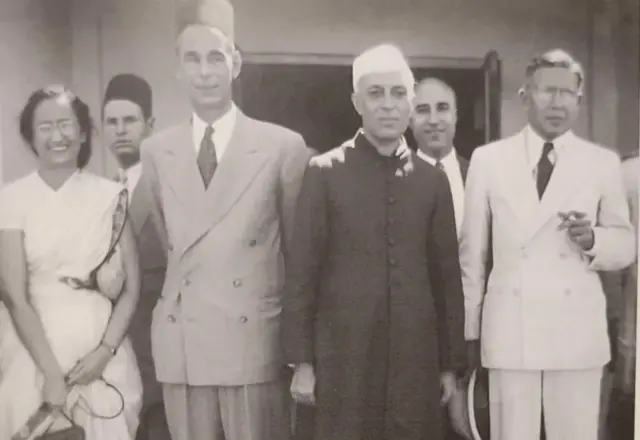 سید حسین نہرو کے ساتھ