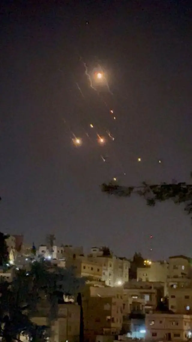Iran Luncurkan Lebih Dari 300 Drone Dan Rudal Ke Israel Tensi Iran Luncurkan Lebih Dari 300 Drone Dan Rudal Ke Israel Tensi