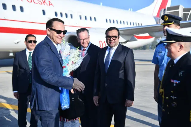 बीती अक्तूबर में सिकोर्सकी ने किया था पाकिस्तान का दो दिवसीय दौरा