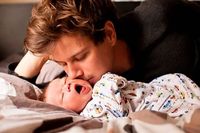 ਨਵਜੰਮੇ ਬੱਚੇ ਨਾਲ ਪਿਤਾ ਦੀ ਸੰਕੇਤਿਕ ਤਸਵੀਰ