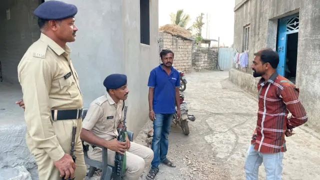 દલિત, પોલીસ રક્ષણ, ઍટ્રોસિટી, ઉના, જૂનાગઢ, ગુજરાત, સુરેન્દ્રનગર, બીબીસી ગુજરાતી, ગુજરાતના સમાચાર