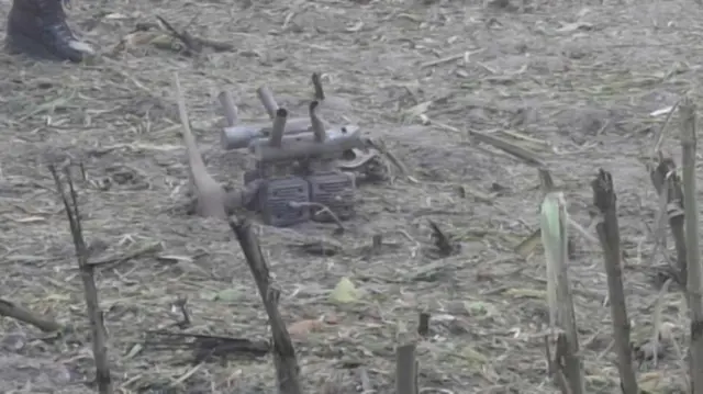 На міці вибуху поліцейські виявили обгорілі металеві та пластикові уламки
