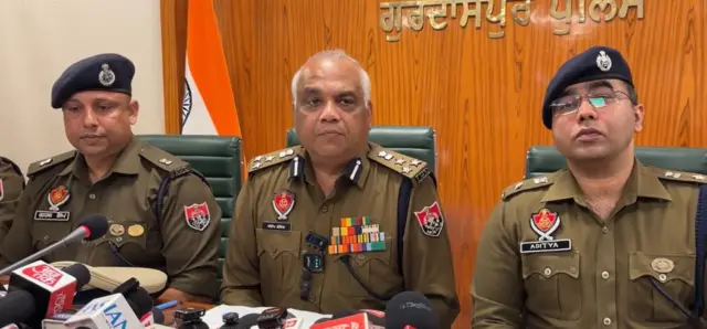 ਪੁਲਿਸ ਅਧਿਕਾਰੀ