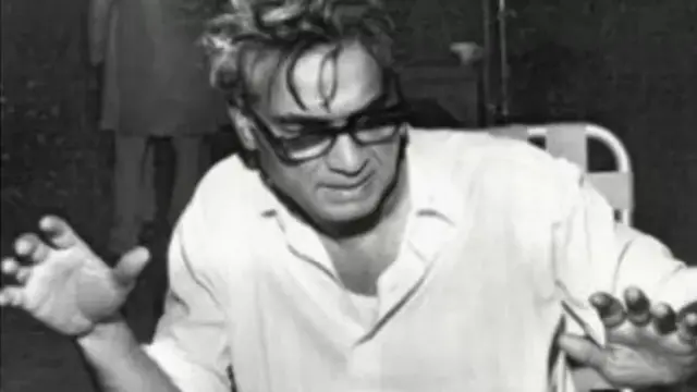 कमाल अमरोही यांनी त्यांच्या 'दायरा' या चित्रपटात गीत लिहिण्यास मजरूह सुल्तानपुरी यांना सांगितलं होतं.