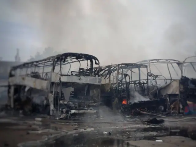 спалені автобуси