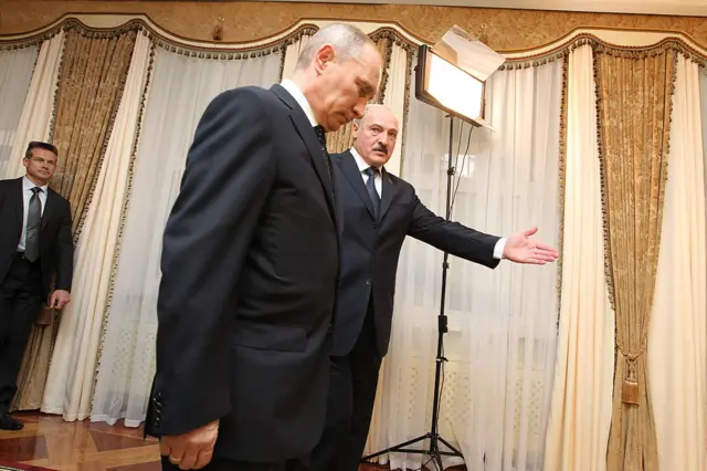 لوکاشنکو یکی از نزدیک‌ترین متحدان ولادیمیر پوتین، رئیس‌جمهوری روسیه است