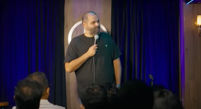 विनोद, काही गाणी, उपहास, शेरेबाजी आणि राजकीय भूमिका यांनी भरलेला असा हा स्टँड-अप कॉमेडीचा साधारण पाऊण तासाचा शो 'नया भारत' या नावानं युट्यूबवर प्रसिद्ध झाला आहे.