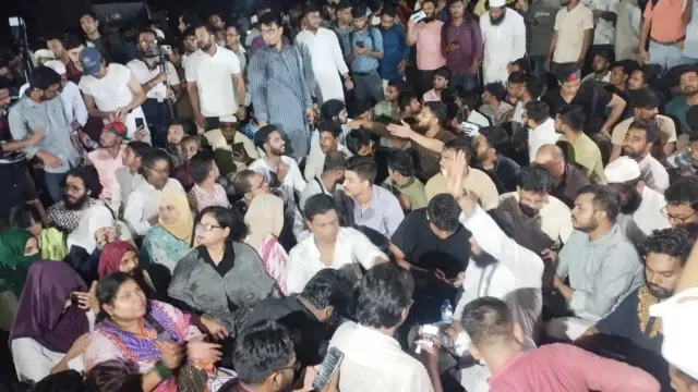 প্রধান উপদেষ্টার বাসভবনের সামনে অবস্থান নেয় এনসিপি
