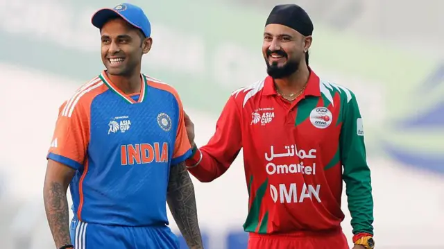 ਭਾਰਤੀ ਕਪਤਾਨ ਦੇ ਨਾਲ ਓਮਾਨ ਦੇ ਕਪਤਾਨ