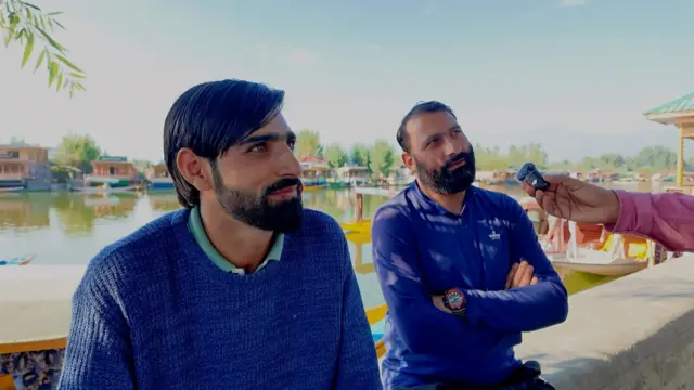 মনজুর আহমেদ পাঠান (বাঁয়ে) ও ইজাজ আহমেদ