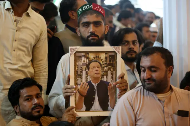 عمران خان، رہائی مہم