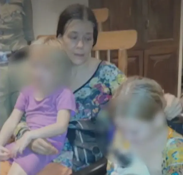 தனது இரண்டு மகள்களுடன் மீட்கப்பட்ட நீனா குடினா