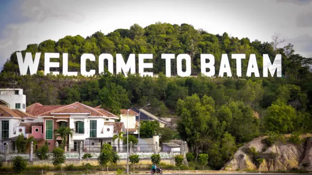 Film horor "Dead Mine" melakukan syuting di Batam, Kepulauan Riau, meski latarnya di Sulawesi.