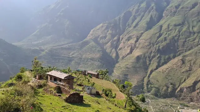 भूकम्पले भत्काएपछि नयाँ बनाइएको घर