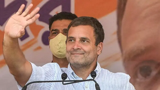 રાહુલ ગાંધીએ ટ્વીટ કરીને કહ્યું, 'કોવિડની સ્થિતિને જોતા હું પશ્ચિમ બંગાળમાં મારી બધી રેલીઓ રદ કરી રહ્યો છું.'