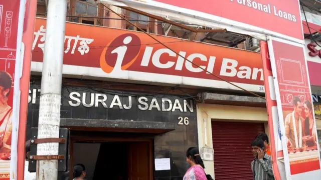 এই কেলেঙ্কারিতে সবচেয়ে ক্ষতিগ্রস্ত হয়েছে অইসিআইসিআই ব্যাঙ্ক