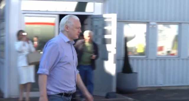 جولین اسانج