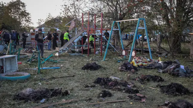 جثث حرقت إثر القصف