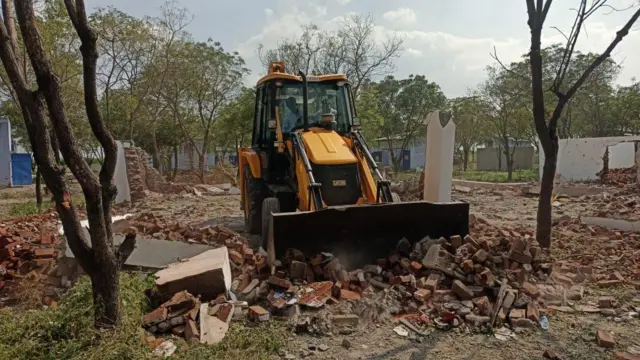 சிவகாசி அருகே பட்டாசு விபத்தில் 10 பேர் பலி