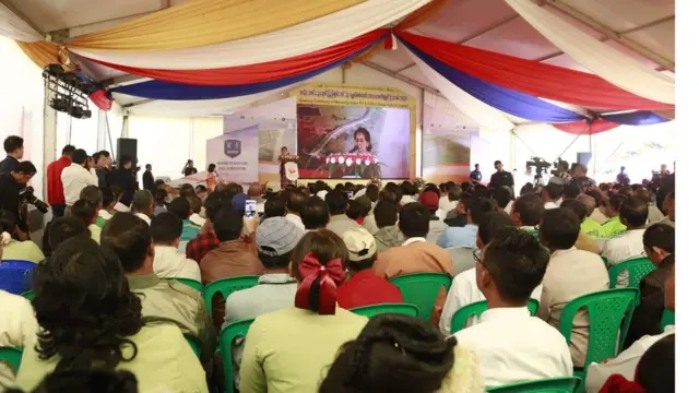 လူထုတွေ့ဆုံပွဲ