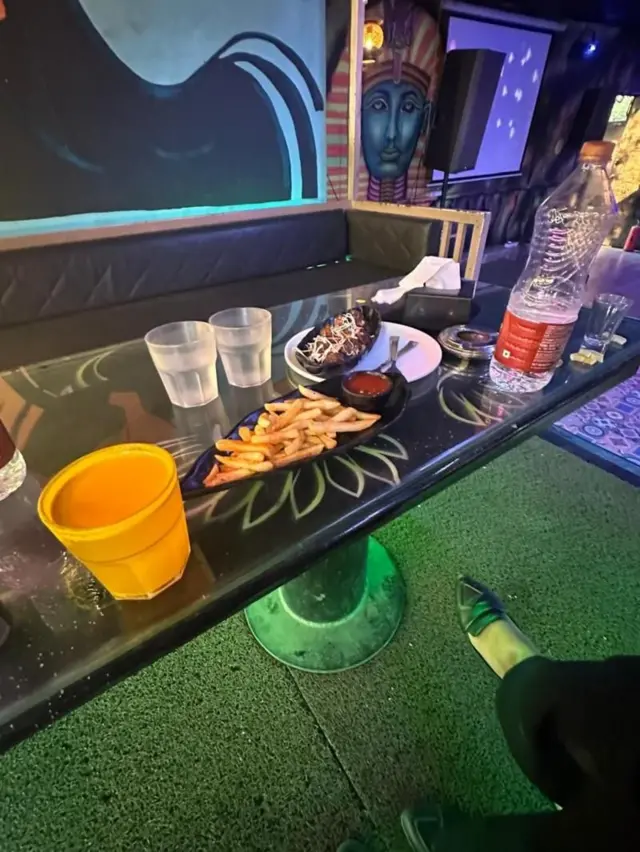 ਕੈਫੇ ਦੇ ਅੰਦਰ ਦੀ ਤਸਵੀਰ