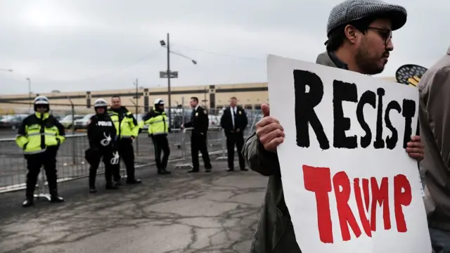 مکسیکو د ټرمپ د دېوال جوړولو پر څرګندونو توند غبرګونونه ښودلي