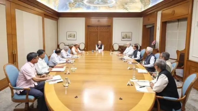 
सिंधू जल करार स्थगित करण्याचा निर्णय पंतप्रधान नरेंद्र मोदी यांच्या अध्यक्षतेखाली झालेल्या बैठकीत घेण्यात आला होता
