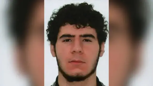 المشتبه به شاب يبلغ من العمر 21 عاماً