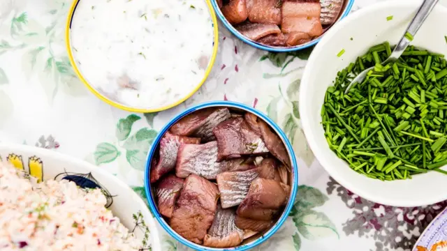 Comida tradicional sueca de verano... con arenque, por supuesto.