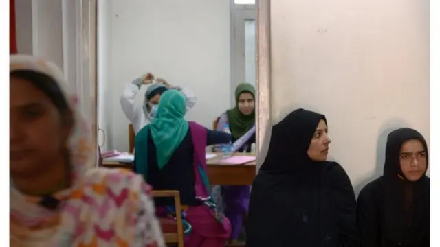 Abaganga bariko bavura abagore mu Buhindi