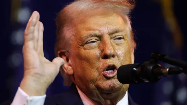 डोनाल्ड ट्रंप