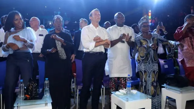 Emmanuel Macron n'arụsị Fela