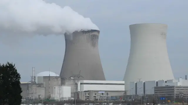 Chimeneas de plantas nucleares.