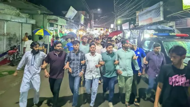 জিএম কাদেরের বিরুদ্ধে ব্যবস্থা নেয়ার দাবিতে বিক্ষোভ মিছিল করে বৈষম্যবিরোধী ছাত্র আন্দোলনের নেতাকর্মীরা