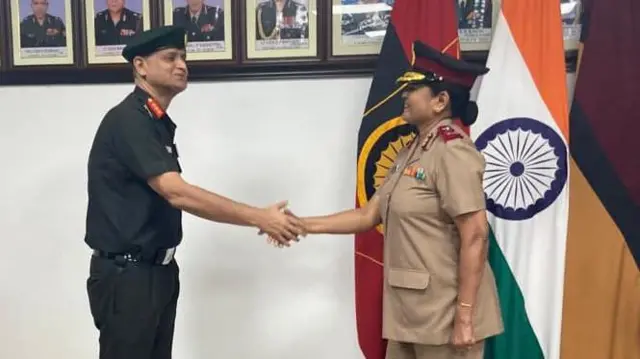 தமிழ்நாட்டிலிருந்து முப்படைகளுக்கு தலையான ராணுவத்தின் செவிலியர் பிரிவின் மேஜர் ஜெனரல் பதவிக்கு உயர்ந்திருக்கும் முதல் பெண் இக்னேசியஸ் டெலாஸ் புளோரா் ஆவார். 