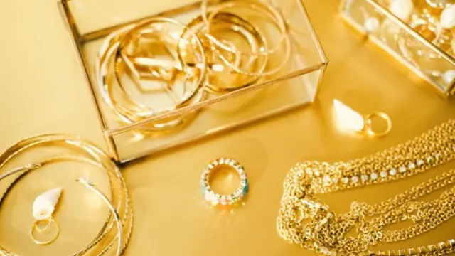 బంగారం, మోమో, బాలుడు, నేరం, దొంగతనం