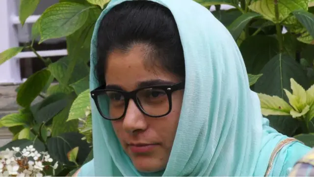 شب روزہ، چھروں کا شکار کشمیری لڑکی