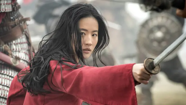 这部真人拍摄的重拍版电影据报耗资2亿美元。