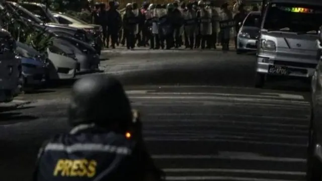 မြန်မာစစ်အာဏာသိမ်းကာလ အတွင်းသတင်းယူတဲ့ သတင်းထောက်တွေအဖမ်းခံရ