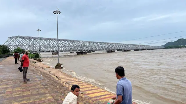 విజయవాడ ప్రకాశం బరాజ్ వద్ద పరిస్థితి ఇలా